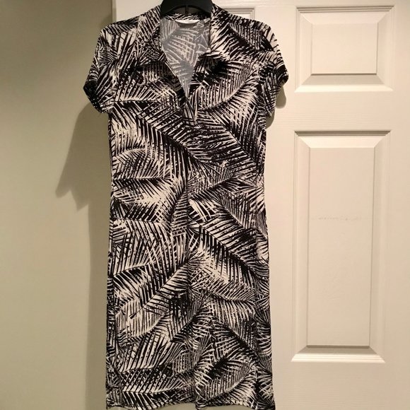 Short-Sleeve Dress - Picture 3 of 4